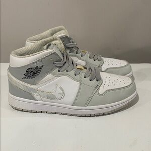 Nike Air Jordan 1 Mid Grey Camo GS Size 7Y Youth 7 women's 8.5